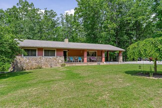 1056 Star Point Rd, Jamestown, TN 38556