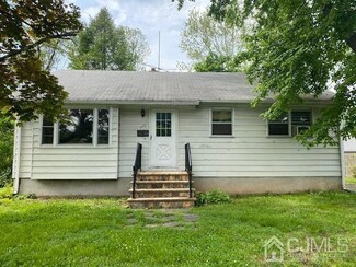 590 Warfield Rd, North Plainfield, NJ 07063