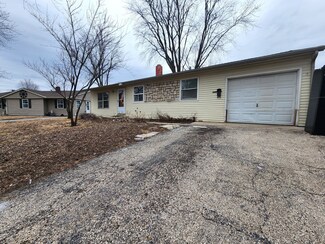 136 Mora Rd, Carpentersville, IL 60110