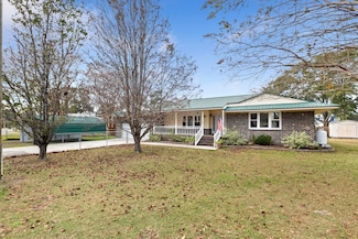 402 Chippendale Ln, Bonneau, SC 29431