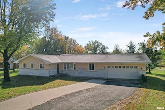 301 Lakeshore Dr, Carterville, IL 62918
