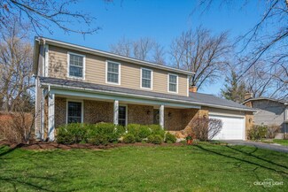 2S550 Lakeview Dr, Wheaton, IL 60189