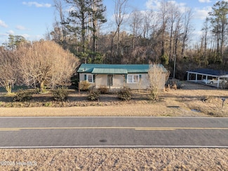 318 Locks No 1 Rd, Riegelwood, NC 28456