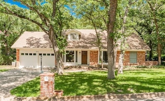805 Live Oak Ln, Arlington, TX 76012