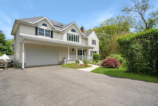 106 S Country Rd, Westhampton Beach, NY 11978