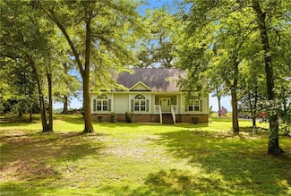 18320 Lakeside Dr, Courtland, VA 23837