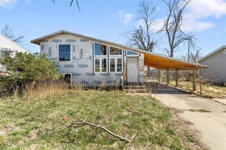 4520 Ozark St NE, Cedar Rapids, IA 52402
