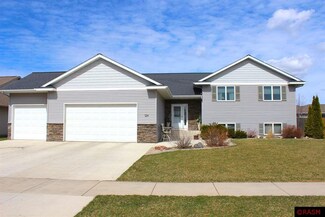 124 Jade Ln, Mankato, MN 56001