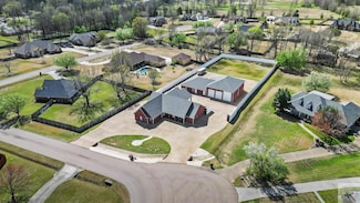 7207 N Richland Dr, Texarkana, TX 75503