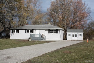5247 Mapleton Rd, Lockport, NY 14094