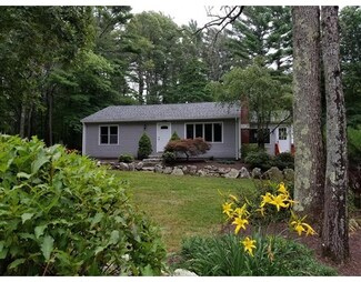 14 Mattapoisett Rd, Rochester, MA 02770