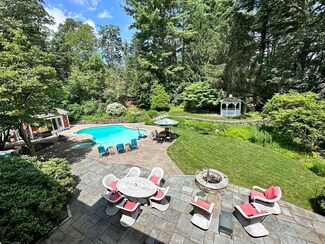 4 Green Ln, Sherborn, MA 01770