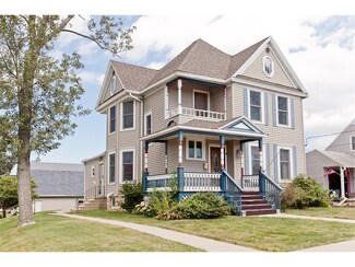 901 E 5th St, Vinton, IA 52349