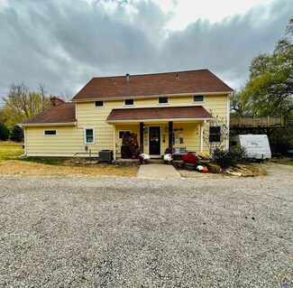 9485 Glenwood Dr, Ozawkie, KS 66070