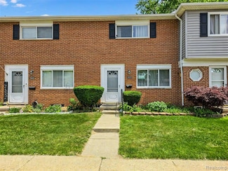 2522 Patrick Henry Rd, Auburn Hills, MI 48326