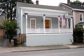 15 Young St, Newport, RI 02840