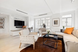 21 E 61st St Unit 5 A, New York, NY 10065