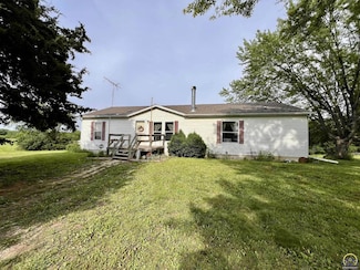 8872 Kingman Rd, Oskaloosa, KS 66066