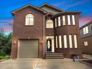 3165 Kenrick St, Keego Harbor, MI 48320