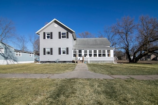 212 N Market St, Momence, IL 60954