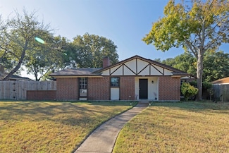 710 Waynelee Dr, Lancaster, TX 75146