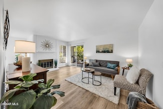 224 Oakleaf Dr Unit 102, Thousand Oaks, CA 91360
