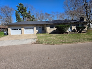1547 Pontiac Rd, Benton Harbor, MI 49022