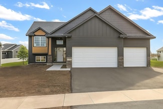 18560 Hexham Ln, Lakeville, MN 55044