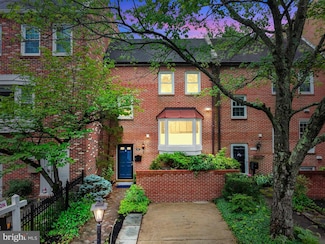 6913 Mclean Park Manor Ct, McLean, VA 22101