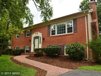 5707 Glamis Dr, Alexandria, VA 22315