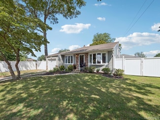 247 Woods Rd, North Babylon, NY 11703