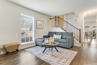 701 Strings Dr Unit BLDG J, San Antonio, TX 78216