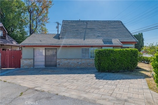 1104 N Fairvalley Ave, Covina, CA 91722