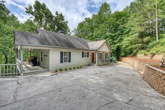 1905 Bell Eagle Dr, Hiawassee, GA 30546