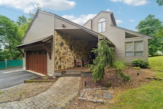 60 Toms Lake Rd, Wayne, NJ 07470