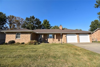 1009 E Henry St, Staunton, IL 62088