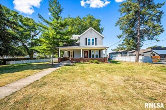738 N Main St, Eureka, IL 61530