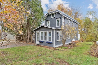 12 Greenville St, Hallowell, ME 04347