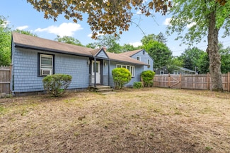 189 Gray Rd, Falmouth, ME 04105