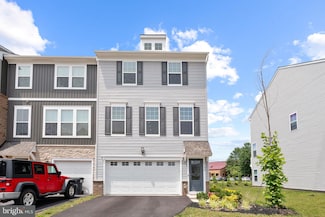 8790 Kensington Church St, Manassas, VA 20112