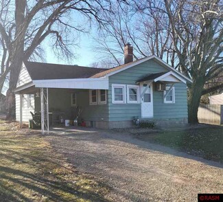 611 611 W 1st St, Janesville, MN 56048