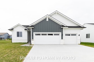 1540 Hazel St, Pella, IA 50219