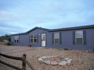 201 Gompers Cir, Morristown, AZ 85342