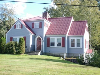 51 Burnside St, Lancaster, NH 03584