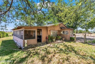 754 Kings Ln, Wapato, WA 98951
