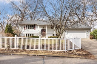 4304 Camelot Dr, Minnetonka, MN 55345
