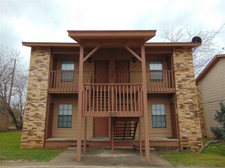 1010 9th St, Marble Falls, TX 78654