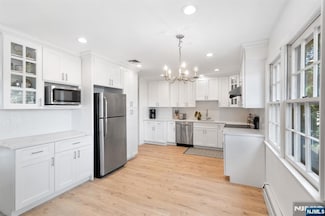 611 Cliff St, Ho-Ho-kus, NJ 07423