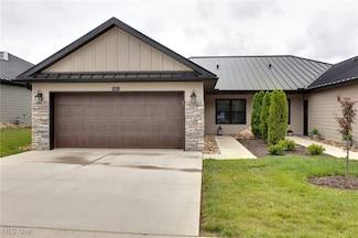 1012 Sycamore Ln, Millersburg, OH 44654