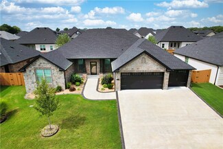 640 Chaparral St, Centerton, AR 72719